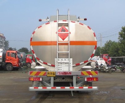 20噸重汽汕德卡后雙橋鋁合金油罐車圖片 20噸重汽汕德卡后雙橋鋁合金油罐車圖片