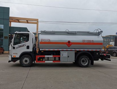 �������8���͹�܇�෽λ�DƬ