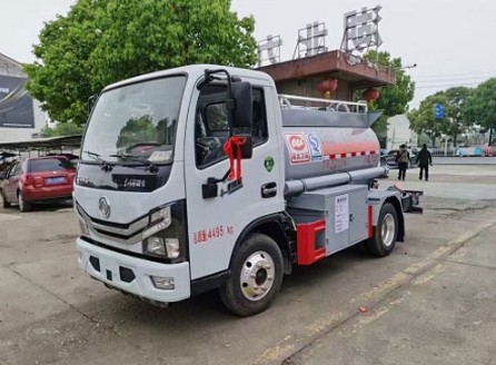 國(guó)六藍(lán)牌加油車(chē)圖片 國(guó)六藍(lán)牌加油車(chē)圖片