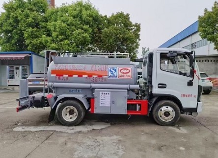 國(guó)六藍(lán)牌加油車(chē)圖片 國(guó)六藍(lán)牌加油車(chē)圖片