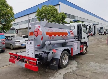 國(guó)六藍(lán)牌加油車(chē)多方位圖片 國(guó)六藍(lán)牌加油車(chē)多方位圖片