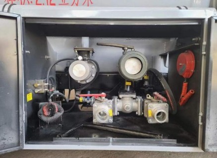 國(guó)六藍(lán)牌加油車(chē)多方位圖片 國(guó)六藍(lán)牌加油車(chē)多方位圖片