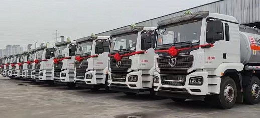 國六陜汽德龍M3000S前四后八油罐車批量發(fā)車圖片 國六陜汽德龍M3000S前四后八油罐車批量發(fā)車圖片