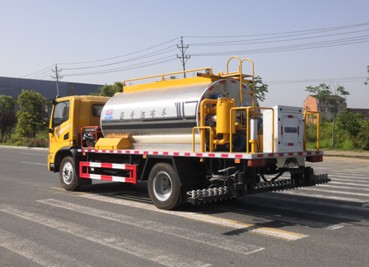 6.3立方東風(fēng)華神T3標(biāo)準(zhǔn)型瀝青灑布車 6.3立方東風(fēng)華神T3標(biāo)準(zhǔn)型瀝青灑布車