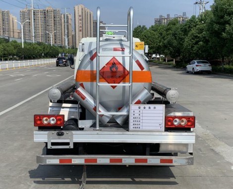 ����С��֮��1.5���{����ȼҺ�w��ʽ�\ݔ܇